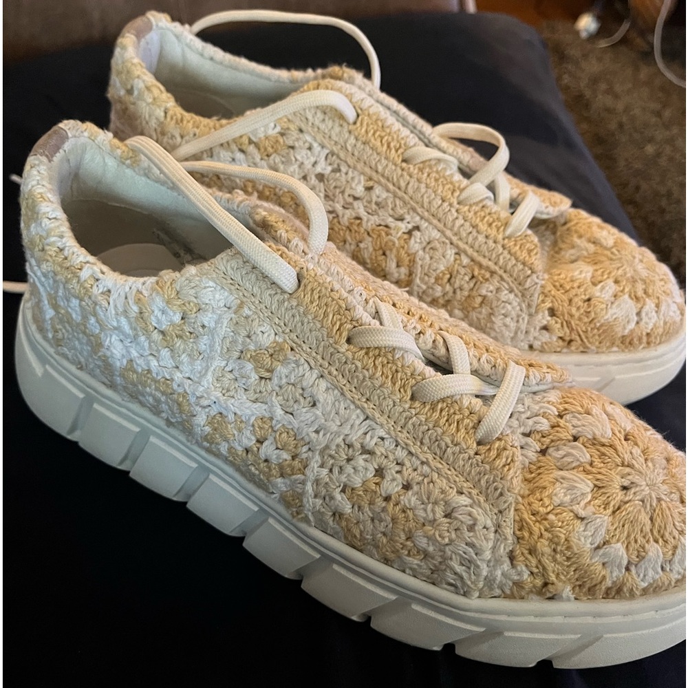 Free People sneaker